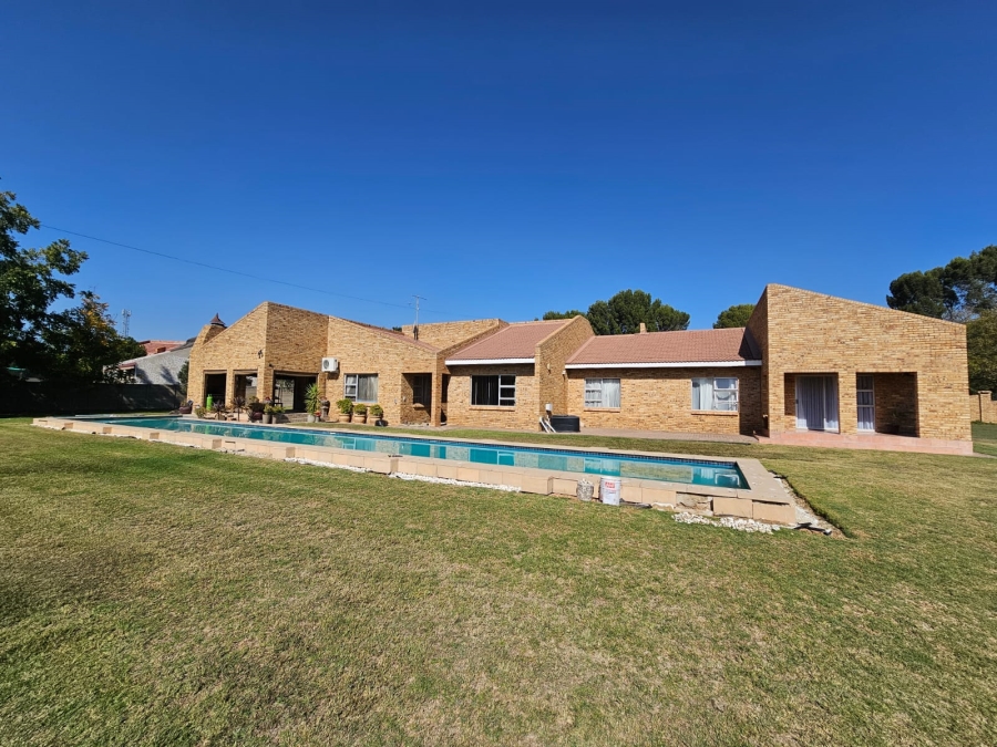 4 Bedroom Property for Sale in Jim Fouchepark Free State